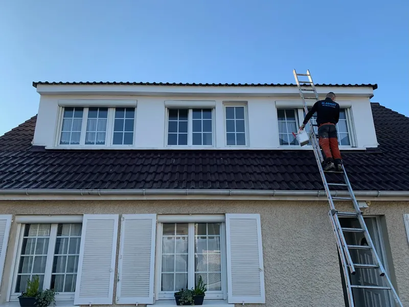 Travaux de zinguerie et gouttières sur une maison des Yvelines