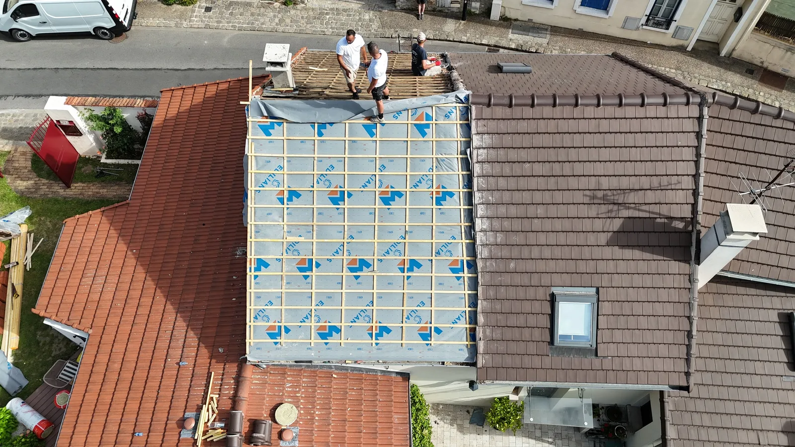 La toiture neuve de la maison ancienne, à Guyancourt