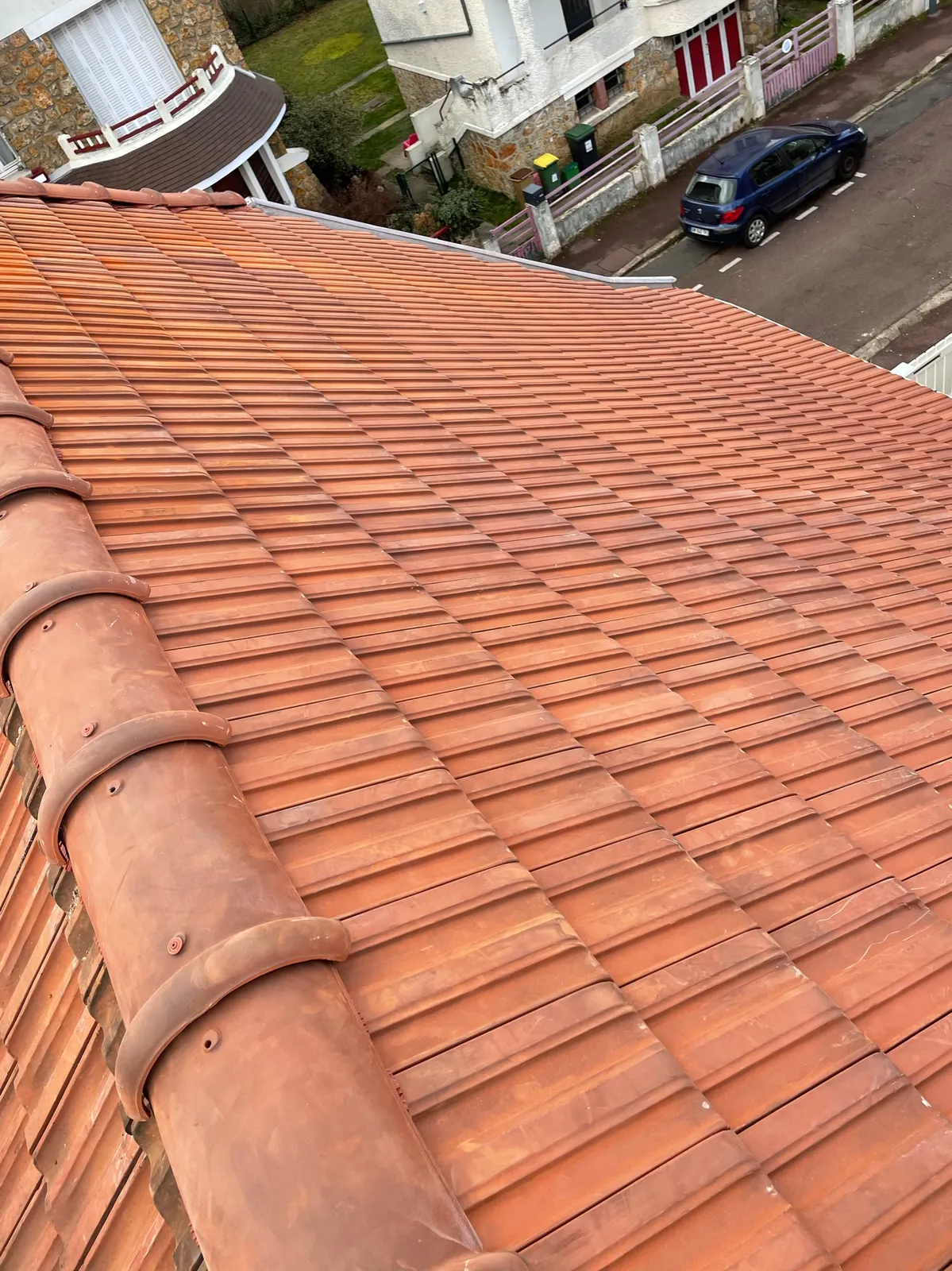 Démoussage de toiture par Adnot Couverture — Yvelines (78)